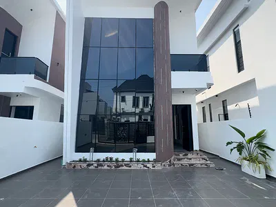 5-Bedroom Detached House with Swimming Pool — Lekki, Lagos
