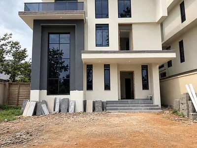 Luxury 5 Bedroom Fully Detached Duplex + BQ, Cinema, Pool & Elevator — Ikeja, Lagos