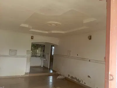 3 Bedroom Flat with Two Swparate One Room Self Contained — Oluyole Lga, Ibadan, Ibadan, Oyo