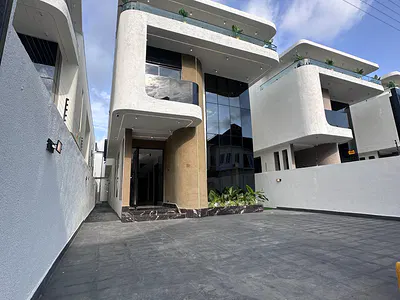 Exquisite 5 Bedroom Detached Duplex with Swimming Pool — Lekki, Lagos