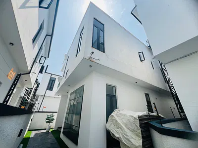 5 Bedroom Detached Duplex — Capt’s Court, Ajah, Lekki, Lagos