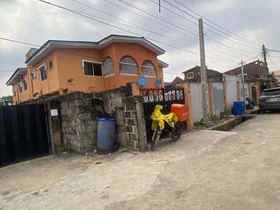 Land Measuring 800SQM with Demolishable Building — Atunrase Estate, Gbagada, Lagos