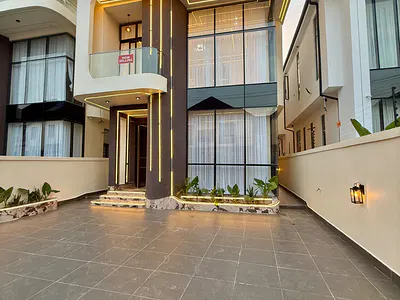 5 Bedroom Detached Duplex with Swimming Pool — Lekki, Lagos