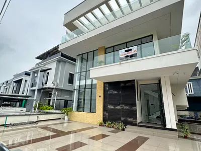 Well Carved 5 Bedroom Detached Duplex — Lekki, Lagos
