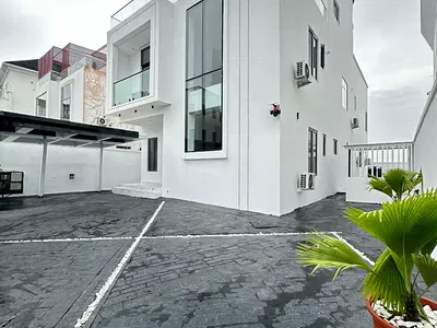 Beautifully Designed 5 Bedroom Detached Duplex — Lekki, Lagos