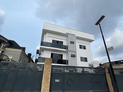 3 Bedroom Flat with En-Suite Rooms — Surulere, Lagos