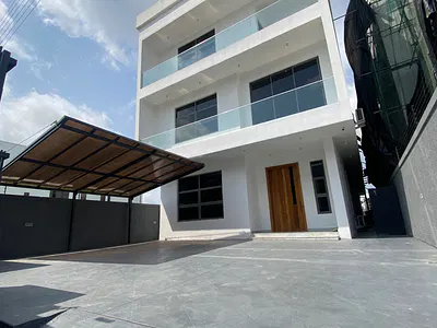 Luxury 5 Bedroom Waterfront Detached Duplex with BQ — Ikoyi, Lagos