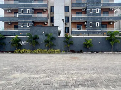 Distress Deal Luxury Beautifully Furnished 2 Bedroom Apartment +pool — Lekki, Lagos