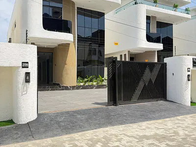 Well Built Smart 5 Bedroom Detached Duplex with Cinema +pool — Lekki, Lagos