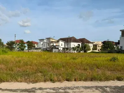 Cornerpiece Residential Land with Governor's Consent — Pinnock Beach Estate, Osapa, Lekki, Lagos