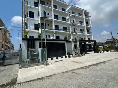 Wonderfully 1 Bedroom Apartment in a Communal Living Space with Comm — Lekki, Lagos