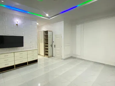 Lovely Spacious 1 Bedroom Apartment with TV & Ac — Chevron, Lekki, Lagos