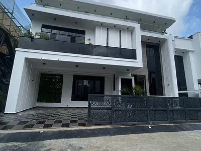 5 Bedroom Detached House — Lekki, Lagos