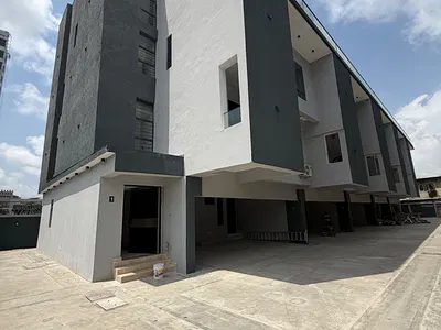 Ultra-Luxury 4-Bedroom Penthouse with Swimming Pool — Victoria Island (VI), Lagos