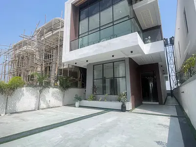 Lovely 5 Bedroom Fully Detached Duplex with Swimming Pool & BQ — Ajah, Lagos