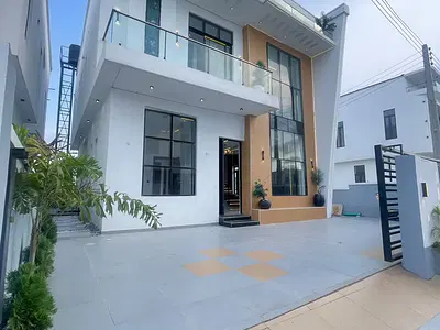 Lovely 4 Bedroom Fully Detached Duplex with Swimming Pool + BQ — Ajah, Lagos