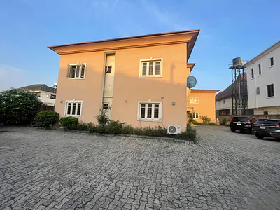 3 Bedroom Flat with BQ — Lekki Right by Pinnacle Filling Station, Lekki Phase 1, Lekki, Lagos